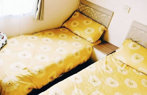 Heysham Cabin | 2 Bed Lodge Sleeps 6 with Free Parking - WiFi - Tv