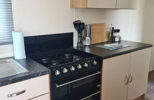 Millom Cabin | 2 Bed Lodge - Sleeps 6 - Parking - Pets - Wifi