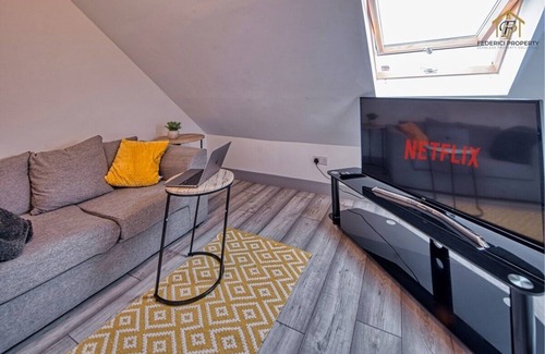 Marston Green Apartment | 2-Bed Near Airport & NEC|Parking
