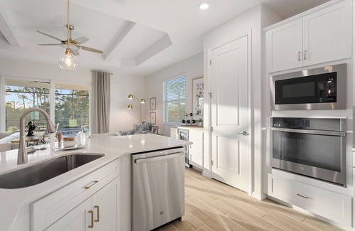 Venice House | 2-bed, office, 2.5 Bth Home w/Saltwater Pool, hot tub in WP Golf & Country Club