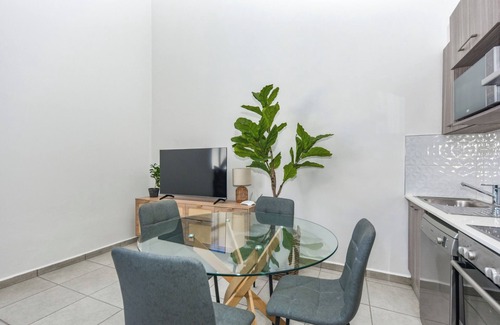Parkwood Apartment | 2 Bed Penthouse | Pool and Gym