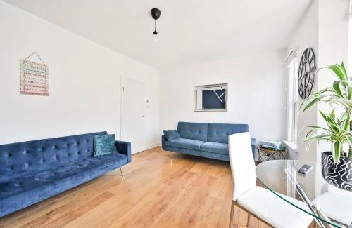Leyton Apartment | 2-Bed, Sleeps 8 in Leyton E10, Near Stratford