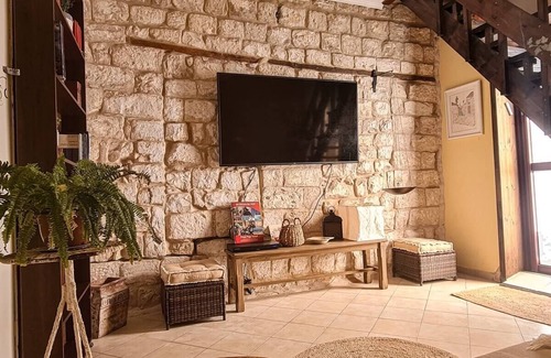 Safed Old City House | 2 Bed Suite in the Old City and Commercial District. 2 Balconies, Meiron Scenery