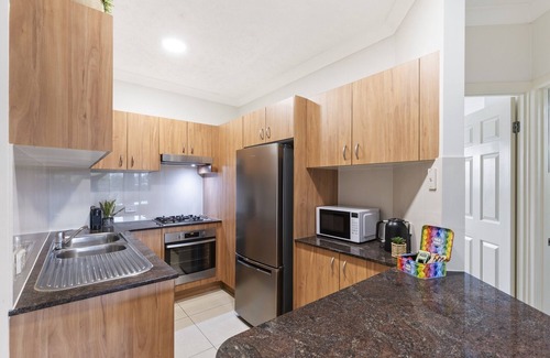 South Brisbane Apartment | 2-Bed Urban Haven with Parking and Balcony