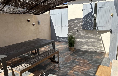 Pont Royal House | 2 Bedroom Private vacation home in Saint-Mitre-les-Remparts