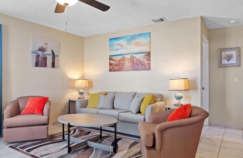 Fort Pierce Apartment | 2 Bedroom-1.5 Bath Apartment Steps away from Beach & Inlet d