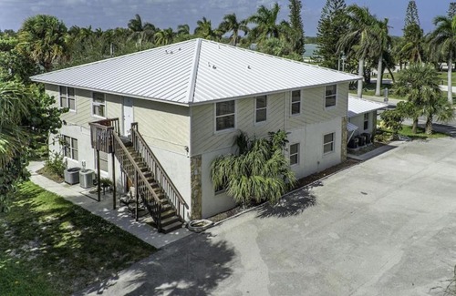 Fort Pierce Apartment | 2 Bedroom-1.5 Bath Apartment Steps away from Beach & Inlet d