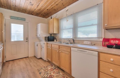 Yaupon Beach House | 2 Bedroom 1.5 Bath House, Walk to the Beach, Dog Friendly, Sleeps 5