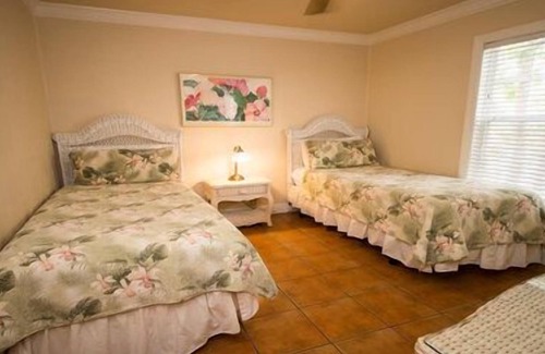 Bradenton Beach Hotel | 2 Bedroom, 1 Bathroom 2nd floor stairs only. Pet Friendly