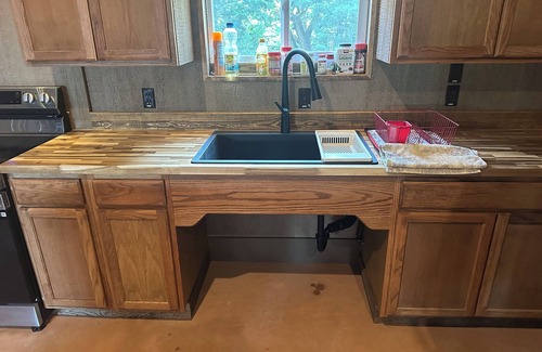 Cushing House | 2-bedroom 1 bath Barndominium in Cushing- Country/Western/Music/Pet Friendly