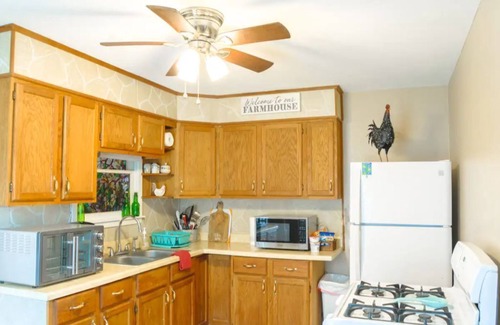 Markham House | 2 Bedroom,1 bath farm style house in Markham