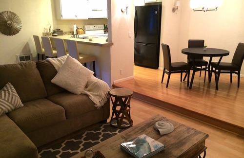 Hollywood Beach Condo | 2 Bedroom 1 Bath Fully Furnished Beach Condo in Oxnard, CA