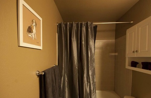Sunnyside House | 2 bedroom, 1bath Cottage Featuring New Kitchen and Bathroom!