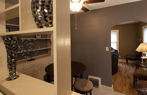 Sunnyside House | 2 bedroom, 1bath Cottage Featuring New Kitchen and Bathroom!