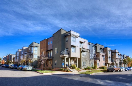 North Broadway - Holiday Apartment | 2 Bedroom 2.5 Bath Apt, Gym, King Beds, Garage 203