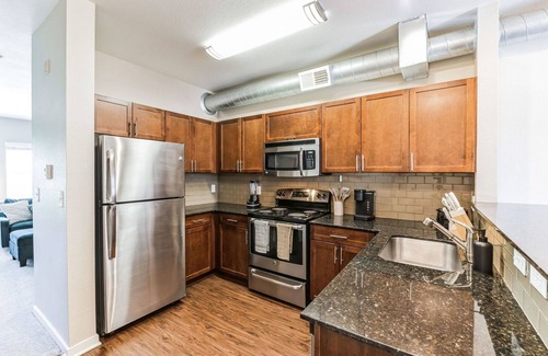 Wonderland Lake Apartment | 2 bedroom 2.5 Bath Apt w Gym, Garage, King Bed 207