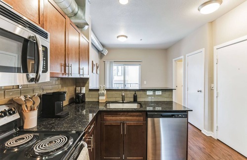 Wonderland Lake Apartment | 2 bedroom 2.5 Bath Apt w Gym, Garage, King Bed 207