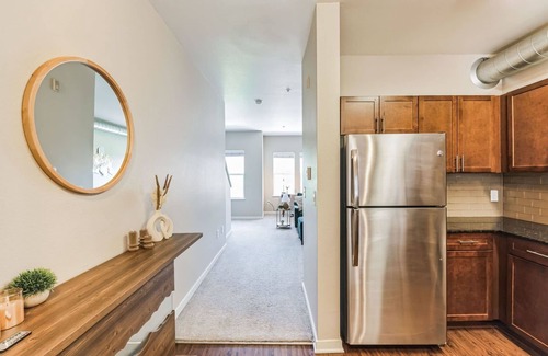 Wonderland Lake Apartment | 2 bedroom 2.5 Bath Apt w Gym, Garage, King Bed 207