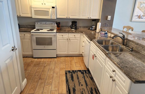 Panama City Beach Resort | 2 bedroom 2 bathroom Condo Emerald beach 2430nFree" 2 Beach chairs & 1 umbrella!