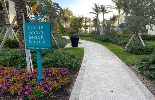 Sunny Isles Beach Ski Chalet | 2 Bedroom 2 Bath Beach 1 min Walk 8 People Keyless Dog ok