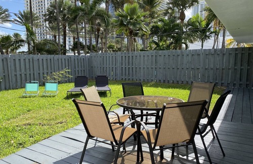 Sunny Isles Beach Ski Chalet | 2 Bedroom 2 Bath Beach 1 min Walk 8 People Keyless Dog ok