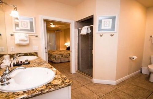 Bradenton Beach Hotel | 2 Bedroom, 2 Bathroom Deluxe. PNO PETS