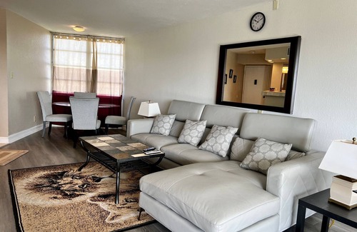 Inverrary Condo | 2 bedroom /2 bathroom penthouse apartment