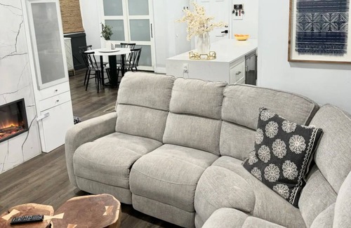Elizabeth Apartment | 2 bedroom 2 bath - Near EWR NYC - laundry & Parking