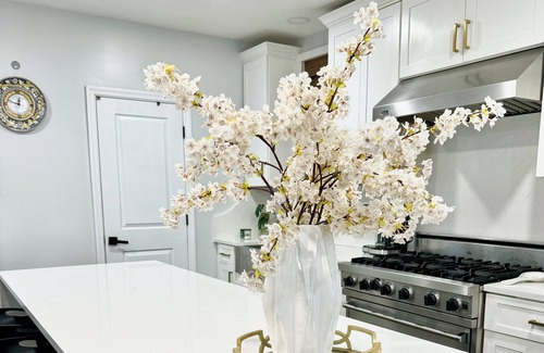 Elizabeth Apartment | 2 bedroom 2 bath - Near EWR NYC - laundry & Parking