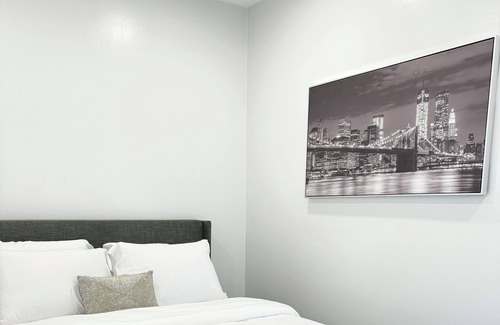 Elizabeth Apartment | 2 bedroom 2 bath - Near EWR NYC - laundry & Parking