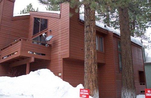 Mammoth Lakes Condo | 2 Bedroom 2 bath end unit pet friendly condo in the