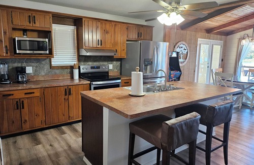 Henderson County House | 2 bedroom 2 bath Waterfront Lake Palestine Home, Boathouse, and Firepit