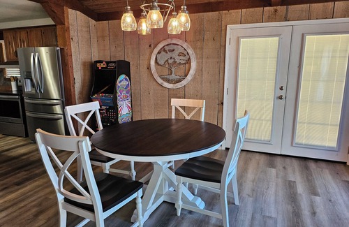 Henderson County House | 2 bedroom 2 bath Waterfront Lake Palestine Home, Boathouse, and Firepit