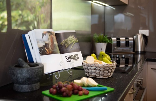 Airlie Beach Apartment | 2 Bedroom, 2 Bathroom Apartment, 5 minutes to the Main Street