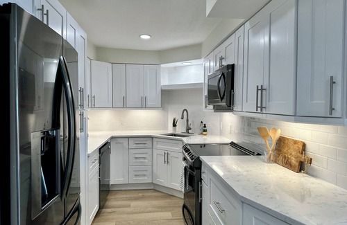 Park Shore House | 2 Bedroom 2 Bathroom Condo on the Beach in Park Shore