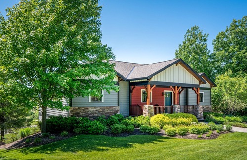 Harbor Springs Cottage | 2 Bedroom-4 Bed Cottage Near Local Ski Resorts! Stay at True North Golf Club