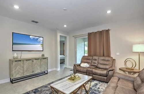 Naples Apartment | 2 Bedroom 622470 by Houzlet