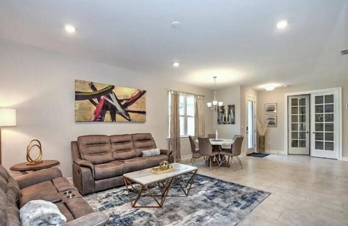 Naples Apartment | 2 Bedroom 622470 by Houzlet
