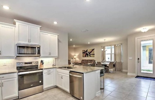 Naples Apartment | 2 Bedroom 622470 by Houzlet