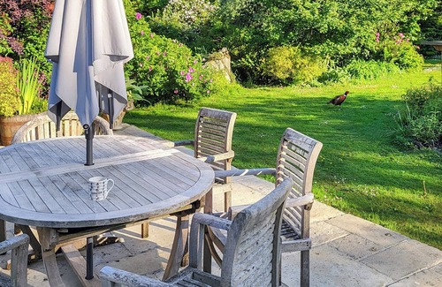 Winterbourne Earls Cottage | 2 bedroom accommodation in Winterbourne Dauntsey, near Salisbury