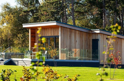 Overton-on-dee Cabin | 2 bedroom accommodation in Eyton, Wrexham
