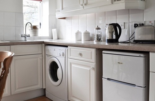 Perth Cottage | 2 bedroom accommodation in Bridge of Earn