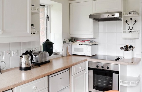 Perth Cottage | 2 bedroom accommodation in Bridge of Earn