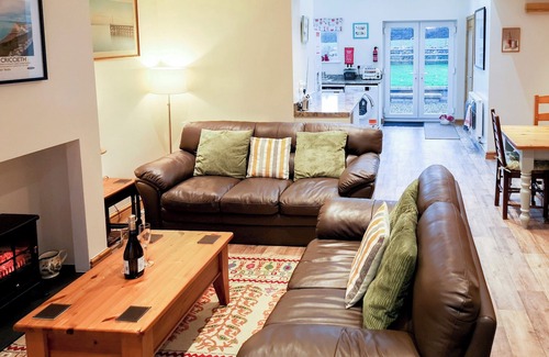 Rhyd-y-clafdy Cottage | 2 bedroom accommodation in Llangybi, near Pwllheli