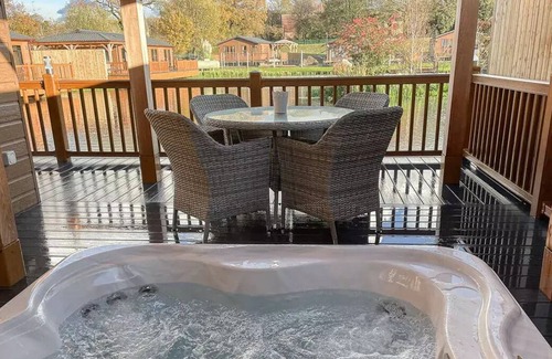 Caistor Cabin | 2 bedroom accommodation in Caistor, Market Rasen