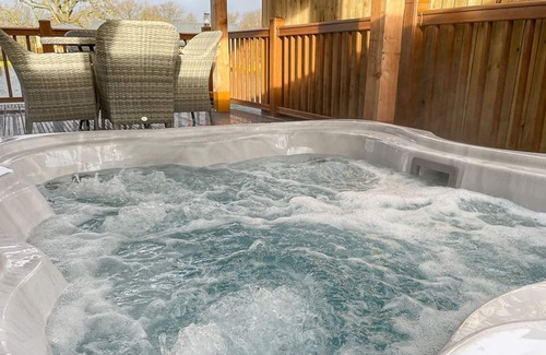 Caistor Cabin | 2 bedroom accommodation in Caistor, Market Rasen