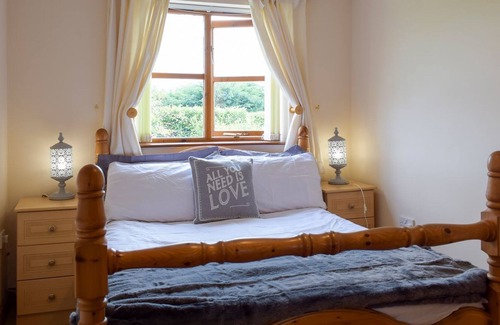 Billingsley Cottage | 2 bedroom accommodation in Stottesdont, near Bridgnorth