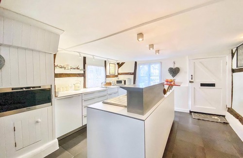 Marlborough Cottage | 2 bedroom accommodation in Wootton Rivers, near Marlborough