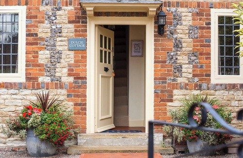Benson Cottage | 2 bedroom accommodation in Preston Crowmarsh, near Wallingford