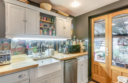 Cheltenham Cottage | 2 bedroom accommodation in Cheltenham